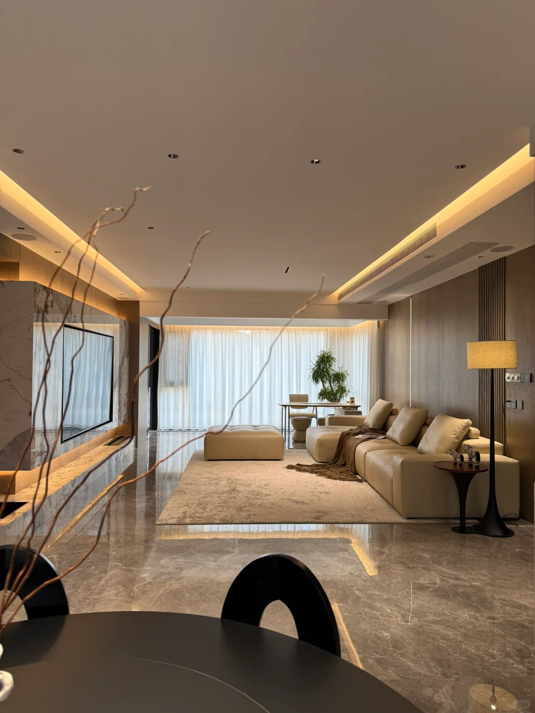 破解大平层软装搭配痛点：爱艺美‘3+4全案落地法’如何让理想空间精准落地？