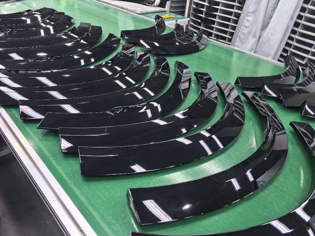 2026年汽车抛光蜡怎么选？力士韦尔用真镜面技术终结雾影与高成本痛点