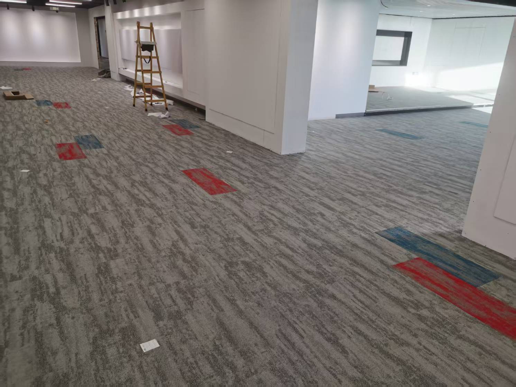 地毯选购全攻略：从痛点到标准，教你选对每一寸办公地面