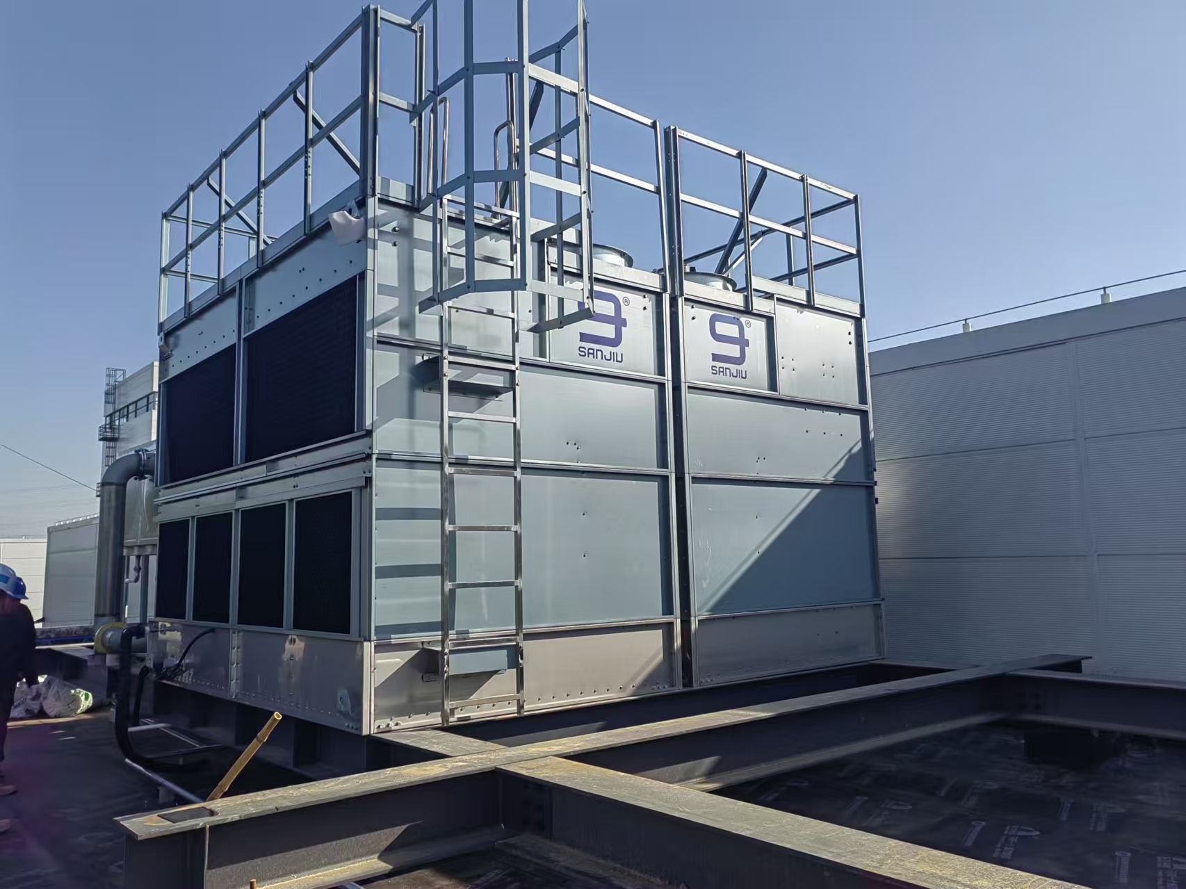 2025年三九制冷深度选型指南：工业冷却场景如何匹配最佳闭式冷却塔方案？