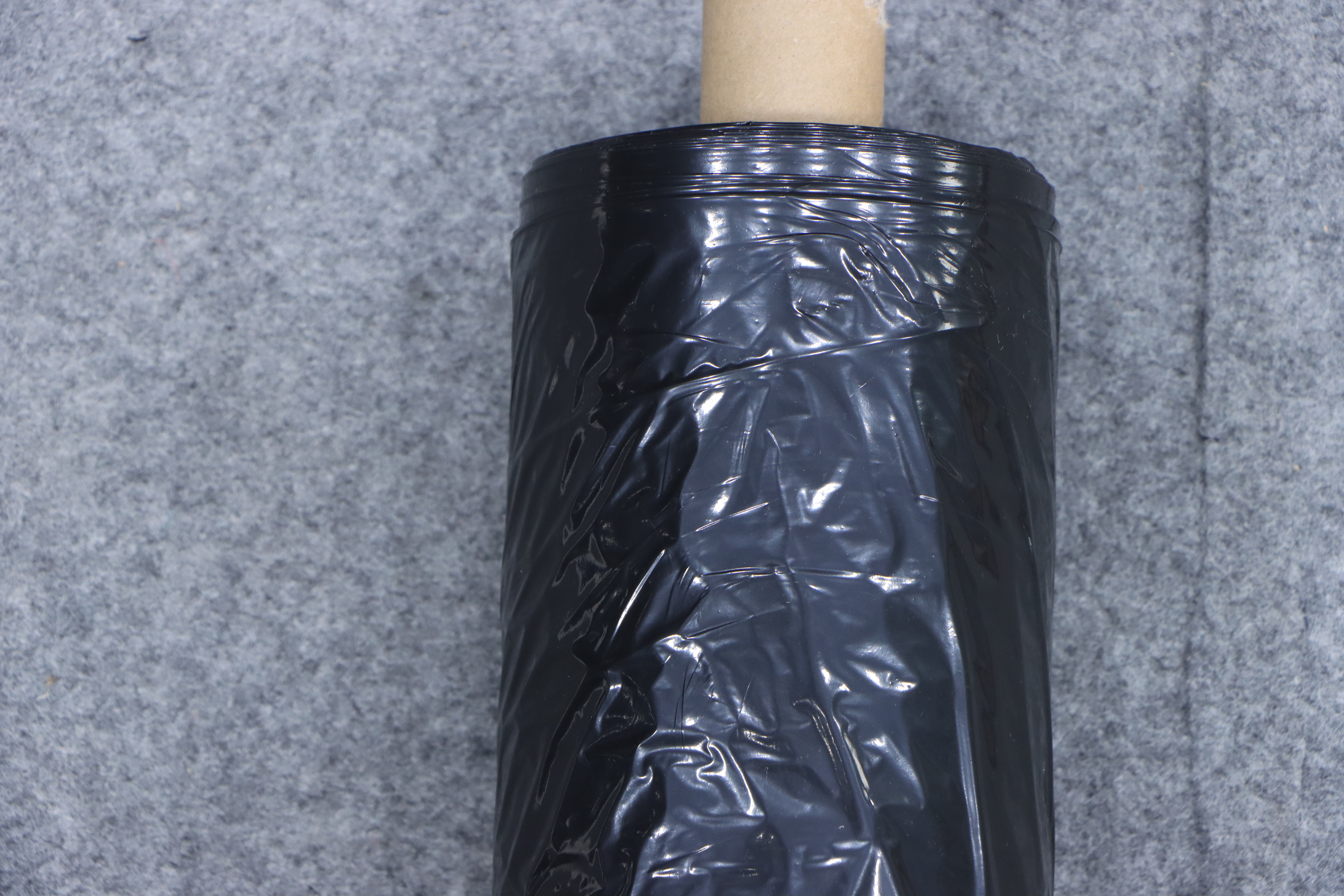 2025黑地膜选购指南：5个核心标准帮你选对“作物隐形卫士”