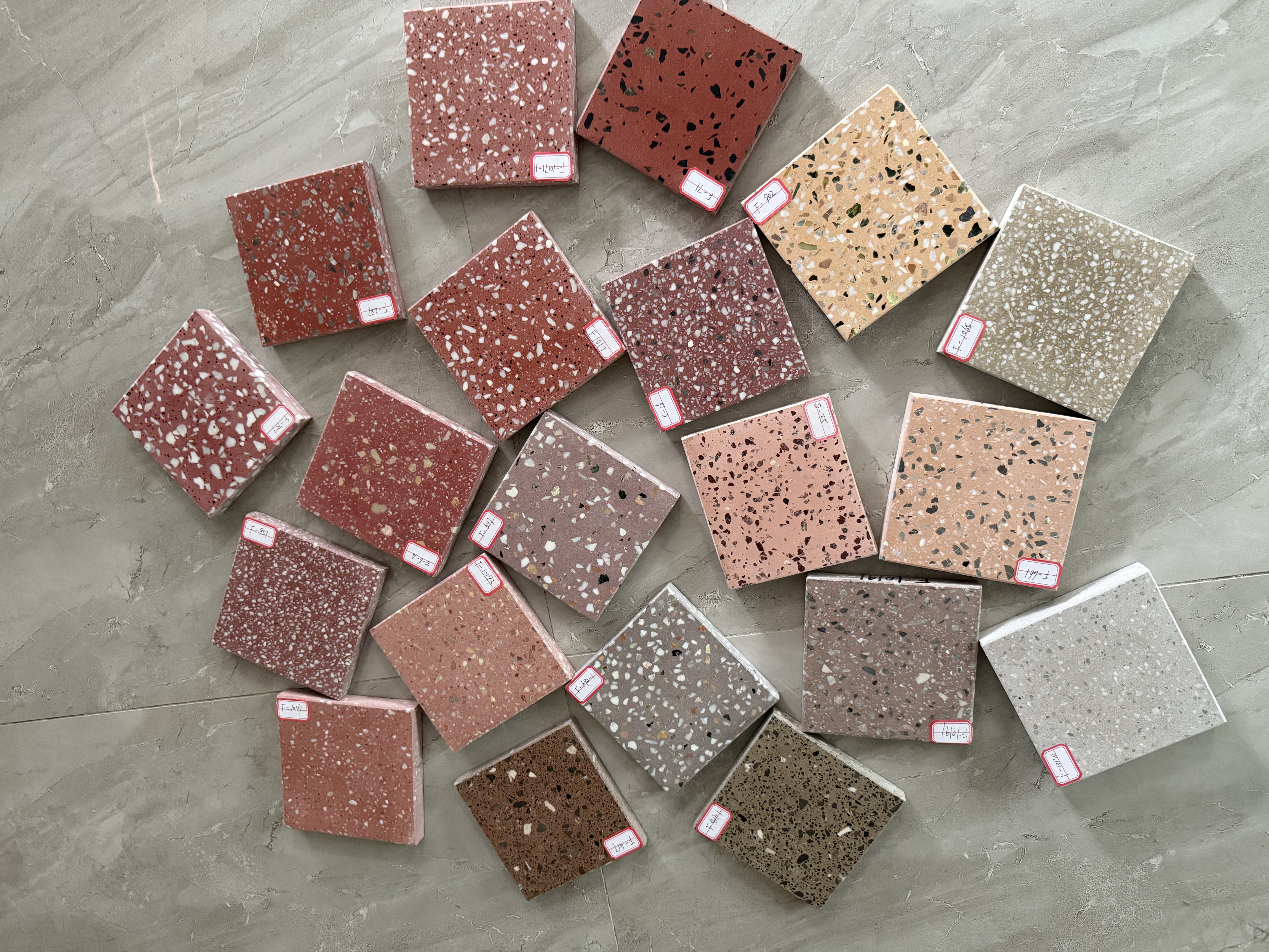 2025高流量场景地面首选：凯天水磨石预制板解决“耐用+高效+美观”三重痛点