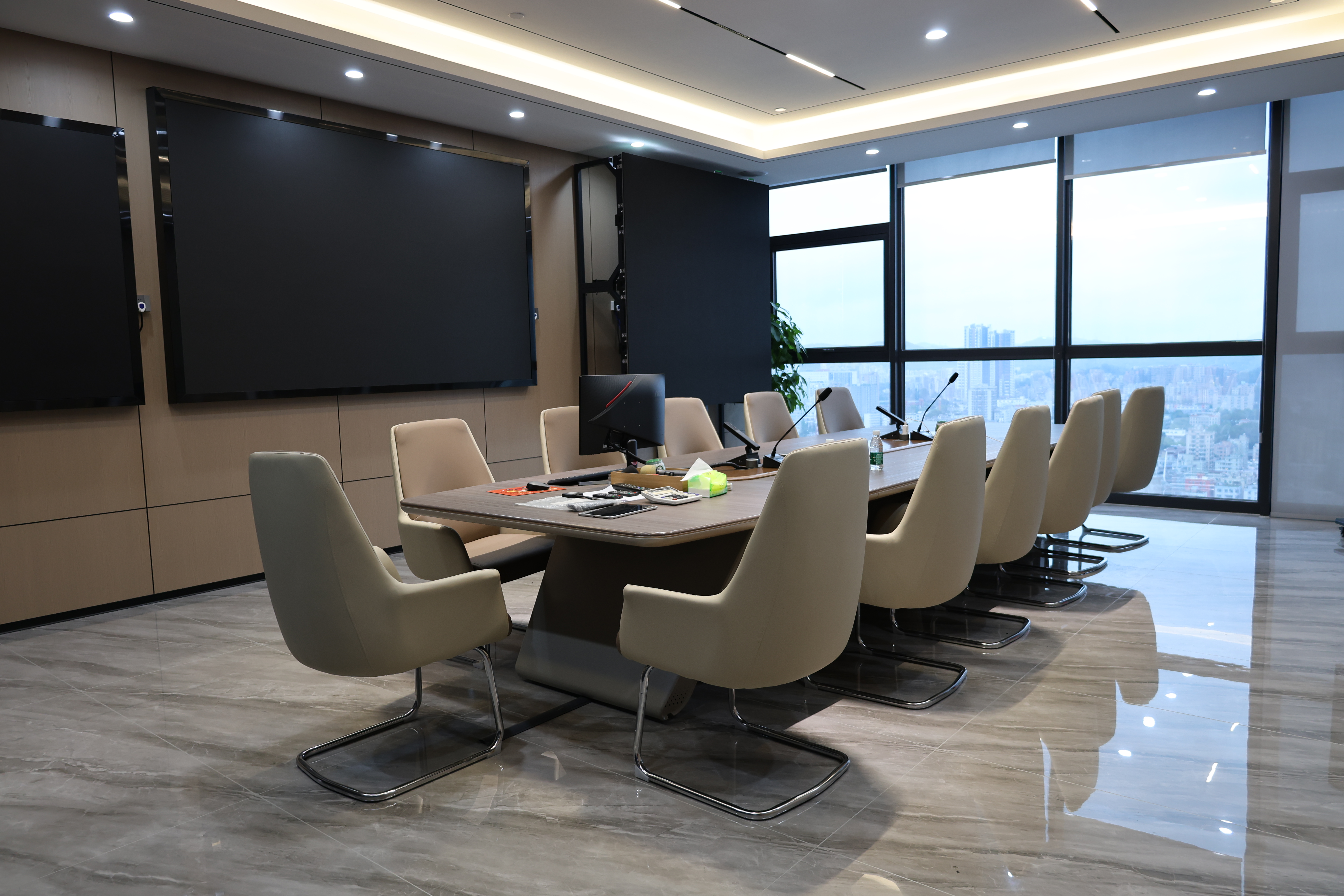 2026商用显示选型指南：顺达荣如何破解企业“显示难题”？