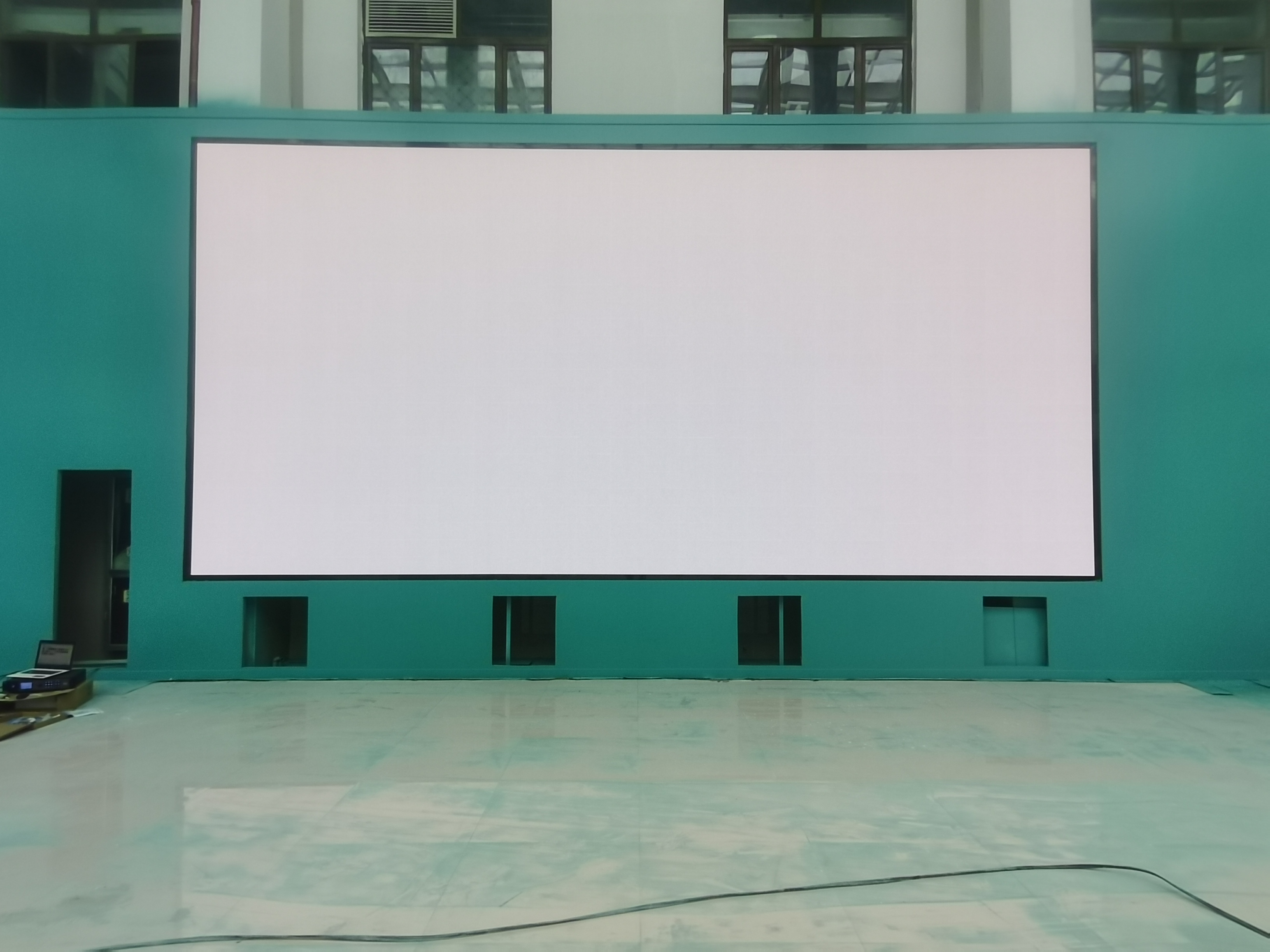 2025年LED屏深度选型指南：不同场景下的最佳方案匹配