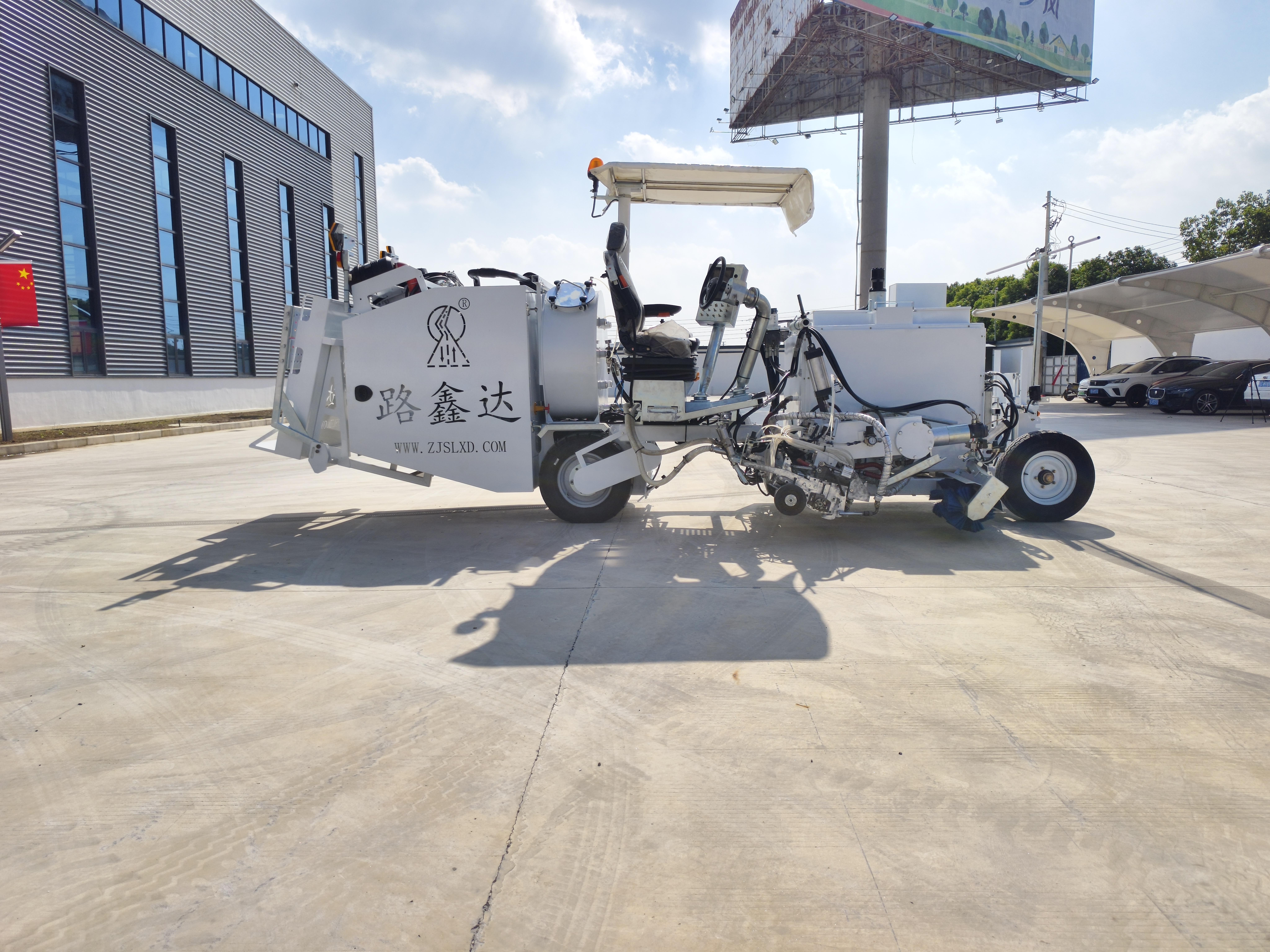 2025道路划线机深度选型指南：四大品牌特点与场景匹配