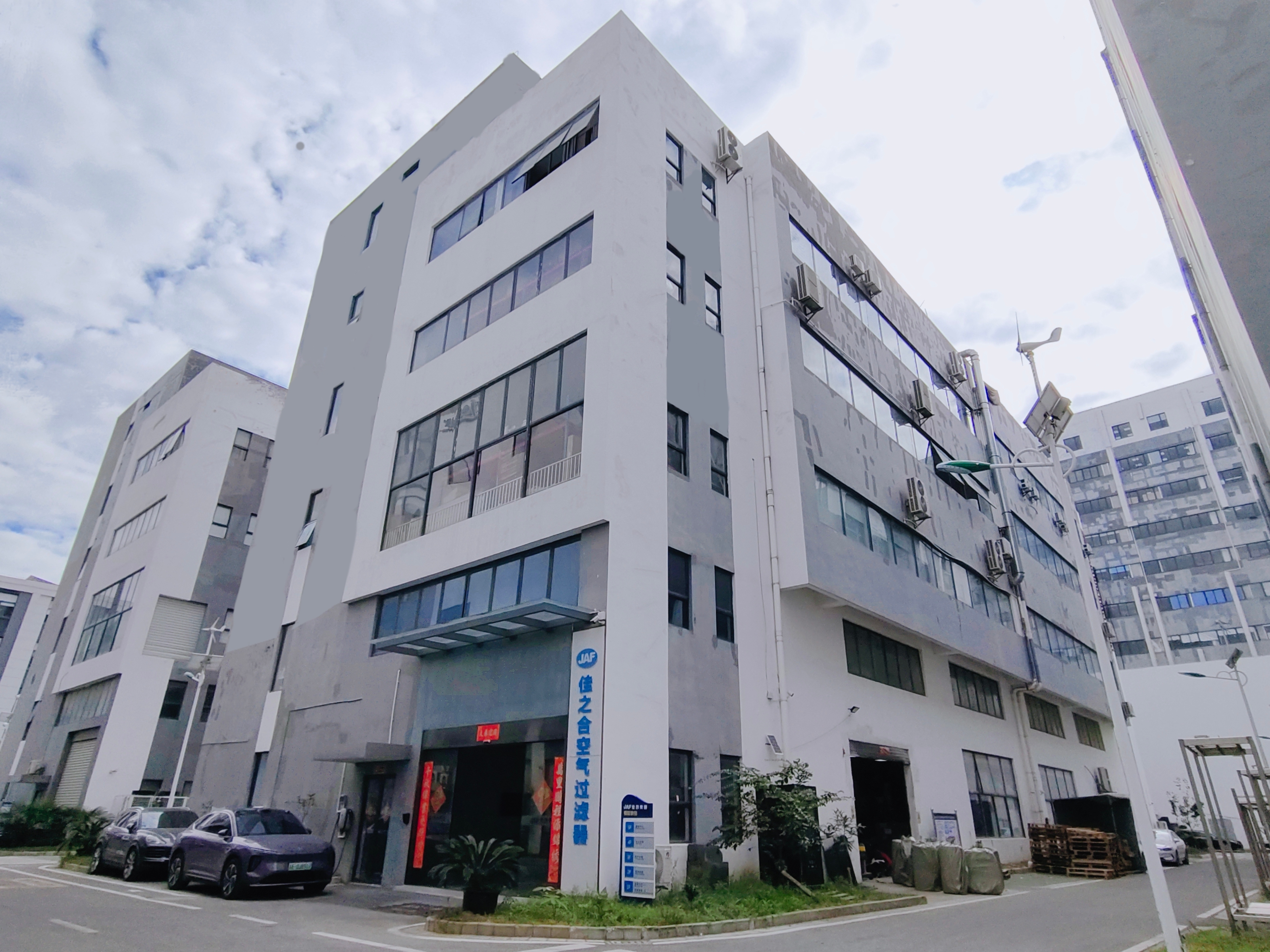 深度解析：烤漆房初效板式过滤器，核心作用与应用实践
