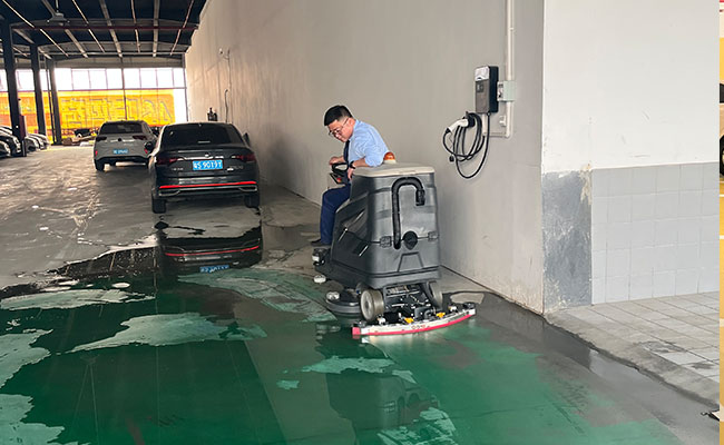 驾驶式洗地机4S店使用厂家-3