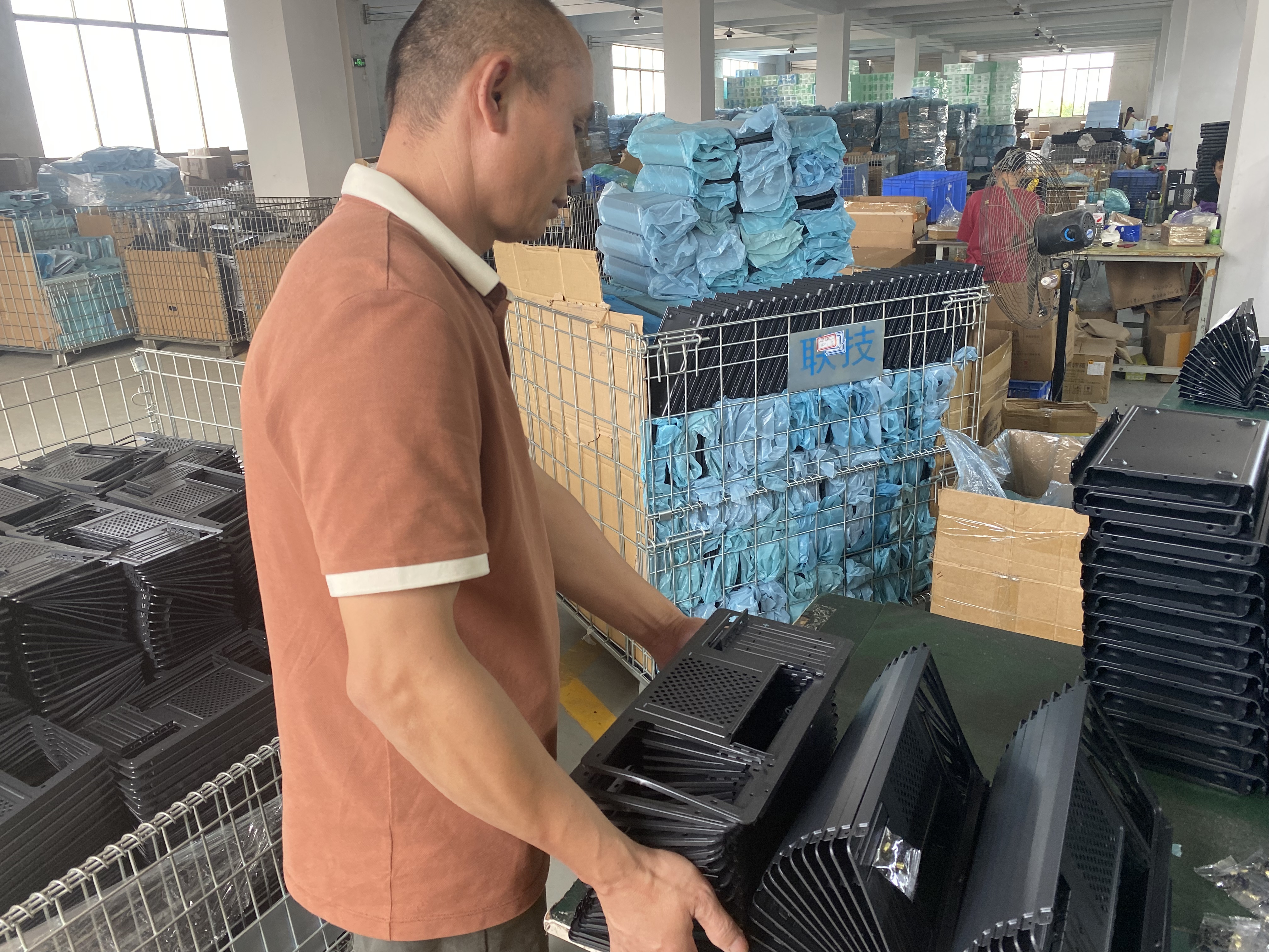 2026年电脑机箱厂家：定制化与性能驱动的产业新趋势