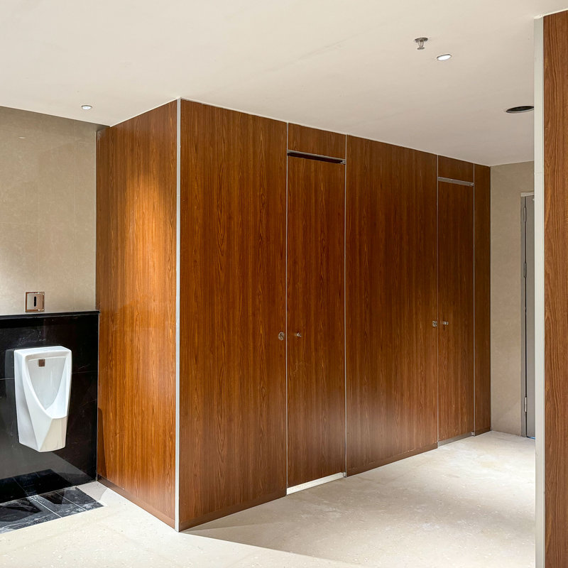 2026卫生间隔断深度选型指南：四大主流方案的特点与场景匹配