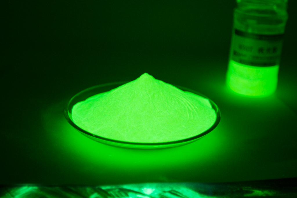 2.9307夜光粉发光时
