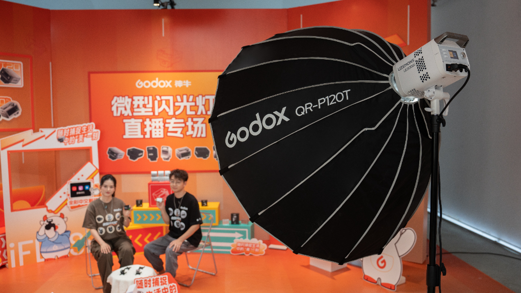 2026创作者必备：神牛LE摄影直播灯解决补光痛点