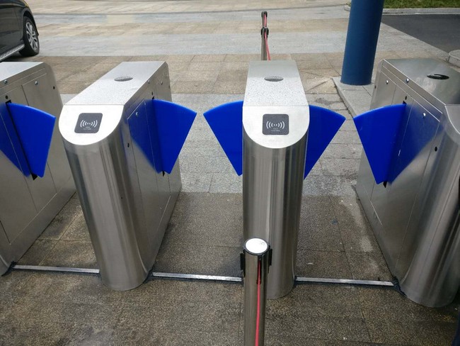 破解人行通道闸厂家选型痛点：S³三维场景适配方法论如何实现高效安全通行？