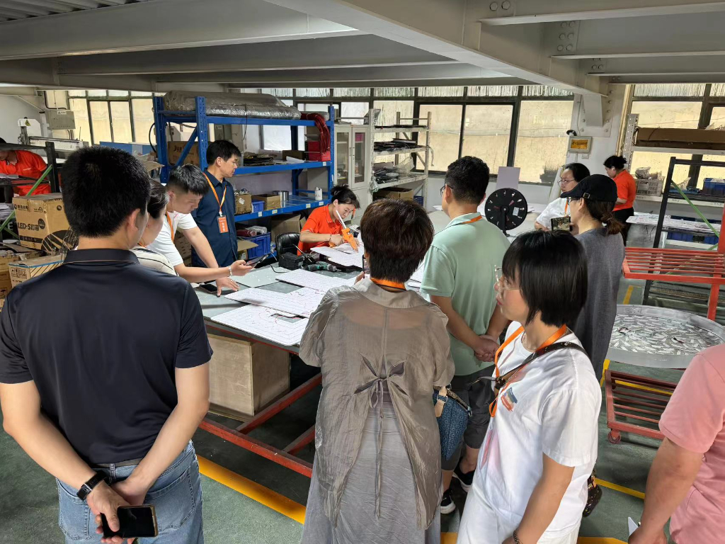 走入标杆企业-参观标识工厂