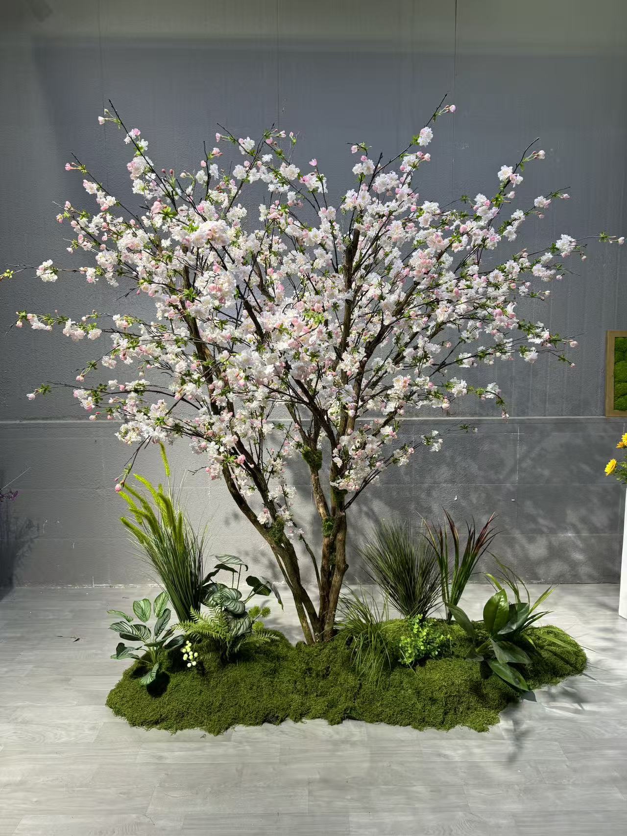 仿真植物景观选购指南：如何选对低维护、高适配的商业空间美化方案