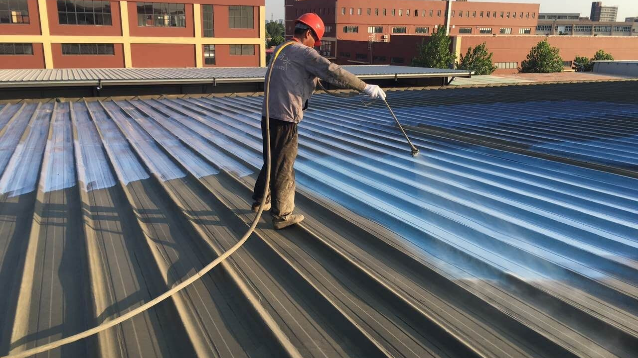 破解建筑渗漏顽疾：尤卉‘四维根治防水法’如何实现‘一次施工，十年无忧’？