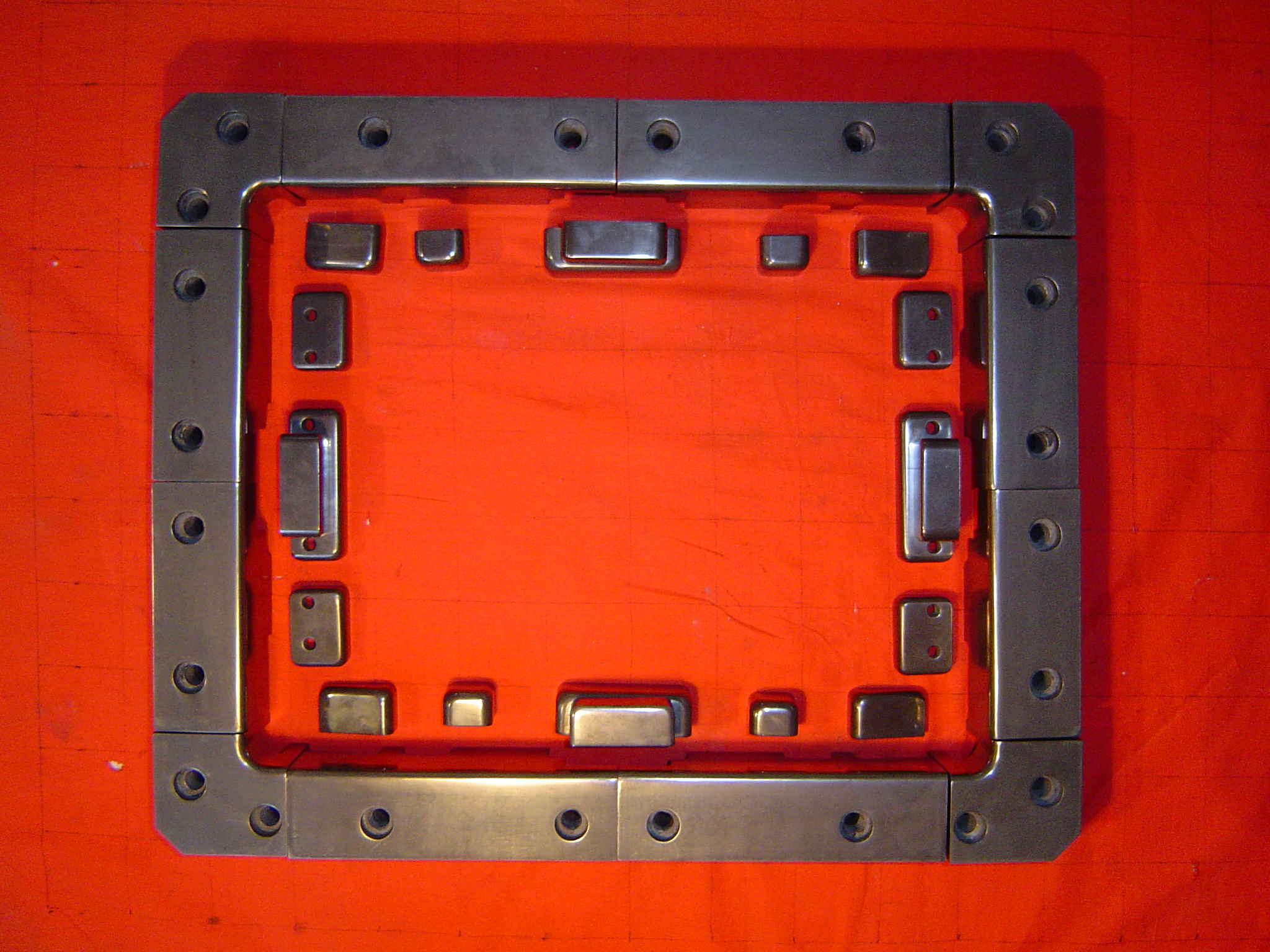 汽车模具拉伤难题破局：特耐金属TD表面处理，让模具寿命提升10倍的秘密