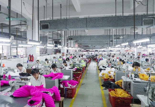 睿牛制衣生产车间5